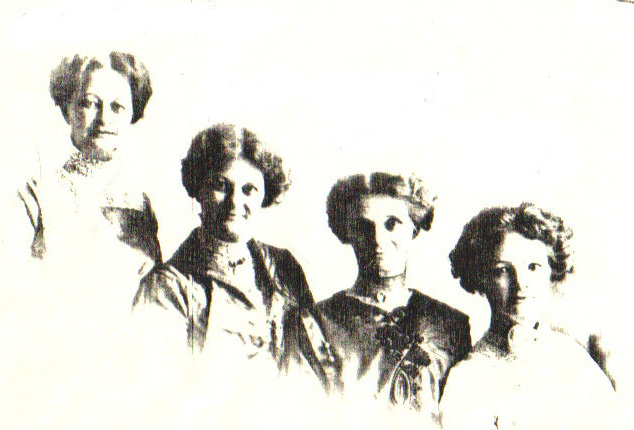 Frielink sisters before 1900 in Kalamazoo