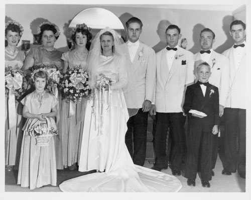 wedding group photo of Rosemarie Schulte and Walter S. Jeske